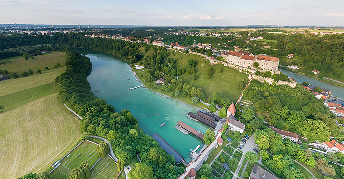 Picture: Burghausen Castle and lake Wöhrsee