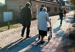 Bild: Weg durch die Höfe der Burg